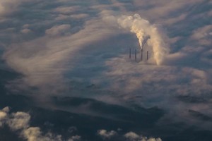 化石燃料发电厂是造成气候变化的温室气体的最大排放源之一。