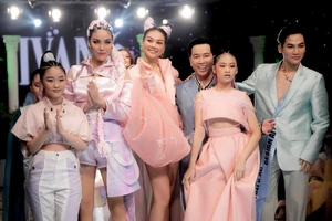 Thanh Hằng, Lan Khuê làm vedette show diễn IVAN 6