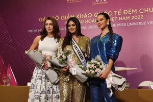 Trước thềm chung kết Hoa hậu Hoàn vũ Việt Nam 2022, Harnaaz Sandhu, Catriona Gray và Natalie Glebova nói về Top 41