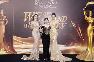 Hoa hậu Lê Hoàng Phương, Hoa hậu Đoàn Thiên Ân xuất hiện cùng Phó Chủ tịch Miss Grand International Teresa Chaivisut (giữa)