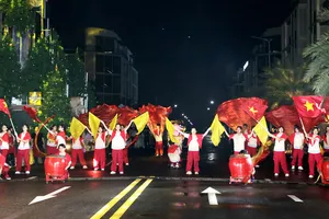 Khai mạc “Light Up Festive - Bình Trưng 2025”, thắp sáng mùa lễ hội