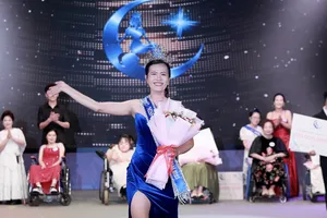 Cô giáo Đồng Tháp đăng quang Hoa hậu Trăng khuyết Việt Nam mùa đầu tiên