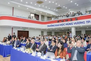 Phát triển con người, giữ gìn bản sắc văn hóa trong kỷ nguyên hội nhập