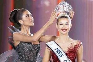Người đẹp Mỹ đăng quang Miss Cosmo 2025