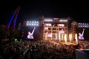 Hàng chục ngàn người dân, du khách đến tham dự chương trình Hozo City Tết Fest chương cuối mang tên “Countdown - City-Maze-ing” tại Công viên Bờ sông Sài Gòn (phường An Khánh, TPHCM), 