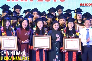 TPHCM vinh danh 78 thủ khoa năm 2018