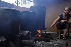  Nấu bánh chưng là thấy tết