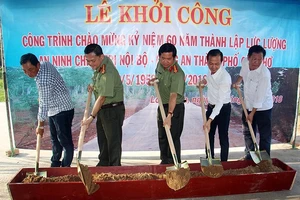 Công an TP Cần Thơ vận động 1 tỷ đồng xây đường bê tông nông thôn