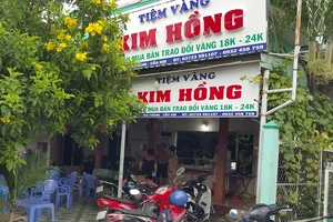 Dùng búa cướp tiệm vàng ở Long An