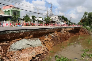 UBND tỉnh An GiangHiện trường sạt lở QL 91 đoạn qua xã Bình Mỹ, huyện Châu Phú 