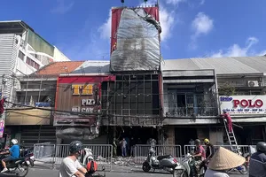 Hỏa hoạn thiêu rụi tiệm bánh Pizza và mì cay trong đêm ở TP Long Xuyên