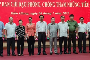 Ban Chỉ đạo phòng, chống tham nhũng, tiêu cực tỉnh Kiên Giang ra mắt - Ảnh: QUỐC BÌNH.