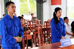 Rủ nhau cướp tiệm vàng, đôi vợ chồng lãnh án 15 năm tù