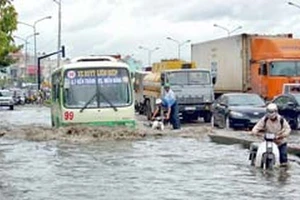 Chưa thực hiện tốt việc chống ngập cho tuyến đường Nguyễn Hữu Cảnh