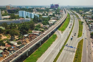 Tuyến metro số 1 Bến Thành - Suối Tiên lại thêm 2 gối cao su lệch vị trí