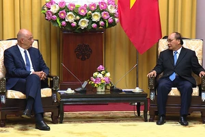 Chủ tịch nước Nguyễn Xuân Phúc tiếp Bộ trưởng Ngoại giao Cộng hòa Hy Lạp Nikolaos Dendias