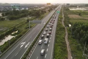 Mở rộng đường cao tốc TPHCM - Long Thành lên 8-10 làn xe
