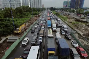 Phương tiện nối đuôi nhau