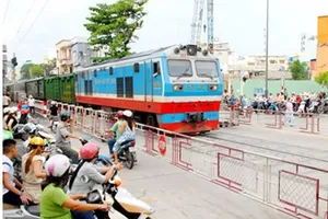 TPHCM tăng cường giải pháp bảo đảm an toàn giao thông đường sắt