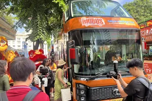 TPHCM siết chặt quản lý xe buýt du lịch thoáng nóc tại khu vực trung tâm