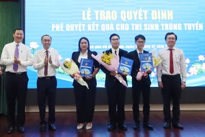 TPHCM trao quyết định tuyển dụng cho 3 sinh viên tốt nghiệp xuất sắc, cán bộ khoa học trẻ năm 2023