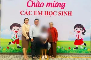 Phường Tân Định hỗ trợ bé gái có hoàn cảnh đặc biệt vào lớp 1