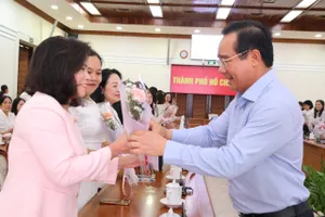 Tỏa sáng phẩm chất người phụ nữ Việt Nam trong gia đình và xã hội