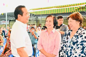 Chủ tịch UBND TPHCM lắng nghe từng ý kiến của người dân 