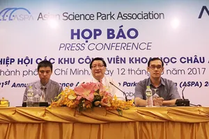 Ông Lê Hoài Quốc chủ trì cuộc họp báo