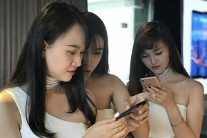 OPPO F5 Youth tiếp tục hướng vào giới trẻ với camera AI