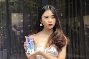  Huawei P20 Pro với vỏ máy khá bắt mắt