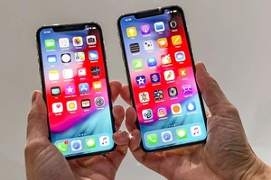 iPhone XS, XS Max