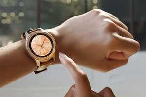 Galaxy Watch sở hữu thêm giao diện đồng hồ cơ truyền thống 