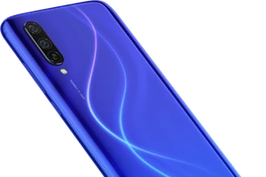 Xiaomi MI 9 Lite với thiết kế logo LED đổi màu 