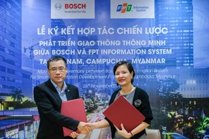 Đại diện Bosch Việt Nam và FPT IS tại lễ ký kết hợp tác