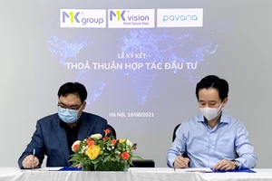 Chủ tịch của MK Group Nguyễn Trọng Khang và CEO của Pavana Nguyễn Trung Kiên ký kết thỏa Thỏa thuận hợp tác đầu tư