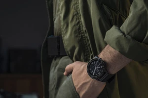 Garmin tactix Delta Solar - đồng hồ GPS có thiết kế tiêu chuẩn quân đội