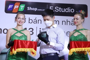 Phone 13 Series xanh lá thu hút người mua