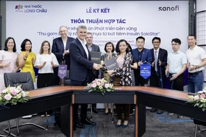 FPT Long Châu và Sanofi Việt Nam ký kết hợp tác