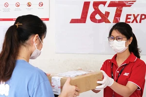 J&T Express sở hữu mạng lưới vận chuyển rộng khắp với đội ngũ shipper hơn 19.000 người