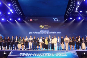 Đại diện các thương hiệu nhận giải thưởng tại Tech Awards 2022 