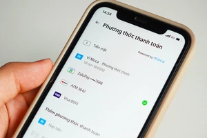 Người dùng ZaloPay thêm kênh thanh toán trên Grab