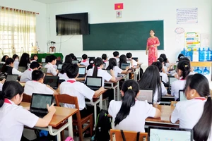 Học sinh ứng dụng Google for Education tại Trường THCS Đoàn Thị Điểm