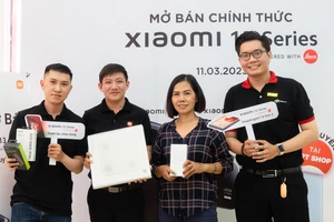 Những khách hàng đầu tiên sở hữu siêu phẩm Xiaomi 13 Series