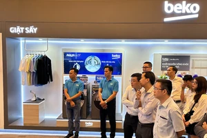 Khách tham quan sản phẩm mới của Beko