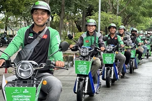 Người dùng Gojek sẽ có thể trải nghiệm dịch vụ GoRide, GoFood và GoSend với dòng xe máy điện Selex Camel.