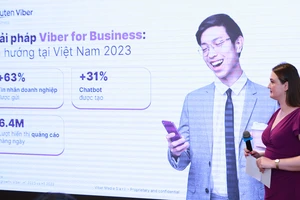 Đại diện Rakuten Viber giới thiệu các giải pháp mới tại Việt Nam. 