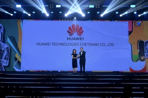 Huawei Việt Nam nhận giải thưởng Nơi làm việc tốt nhất châu Á 2024 - HR Asia Best Companies To Work For In Asia Awards.