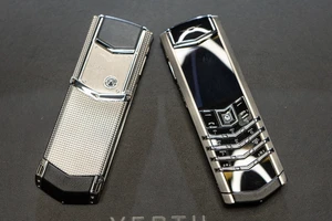 Khi đặt Vertu Signature V 4G và Vertu Signature S 2G cạnh nhau, người dùng cũng khó phân biệt