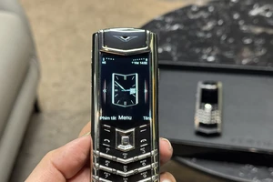 Chiếc điện thoại Vertu Signature đang được rao bán giá 5 triệu đồng